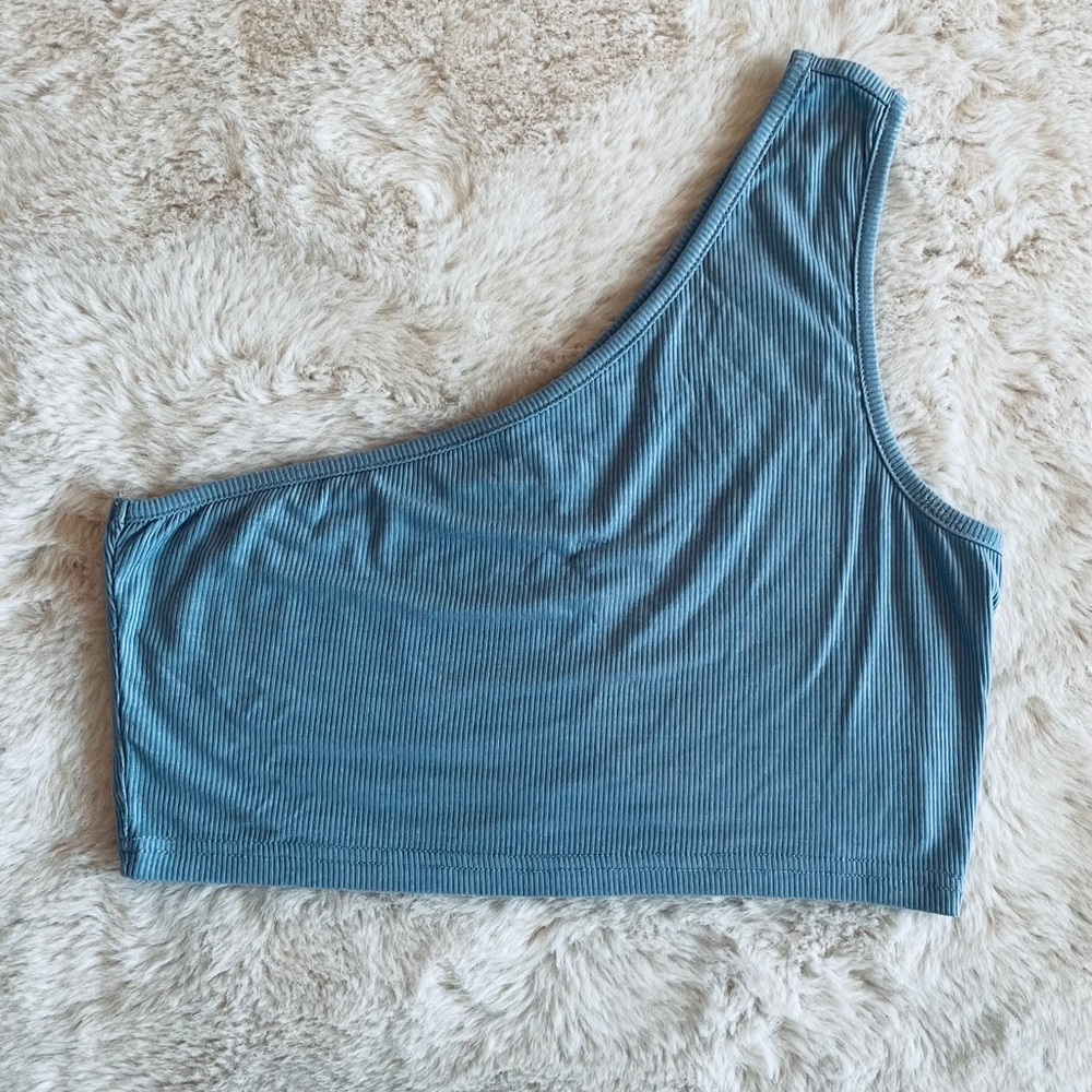 one shoulder crop top
